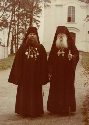 2. Схиархим. Иоанн и еп. Пинский Константин (Хомич) в Жировицком монастыре. 1989 г. 